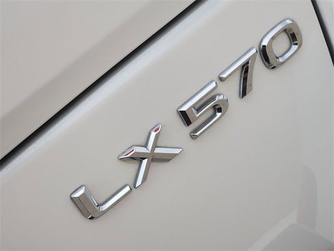 Used 2016 Lexus LX 570 4WD image 10