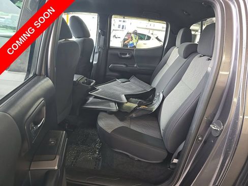 Used 2020 Toyota Tacoma TRD Sport w/ Technology Package RWD image 15