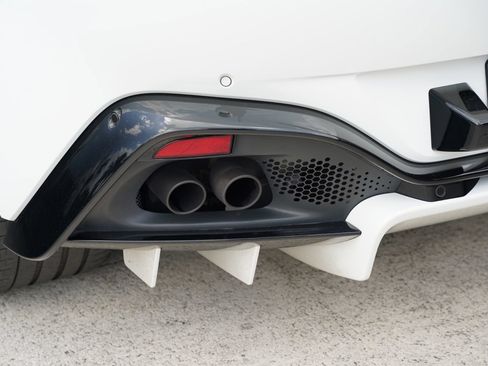 Used 2023 Aston Martin V8 Vantage Coupe RWD image 15