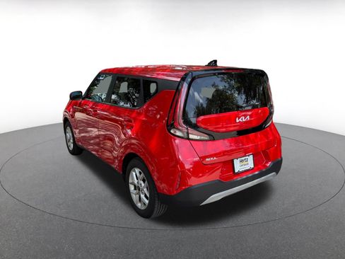 Used 2025 Kia Soul LX w/ LX Technology Package FWD image 9