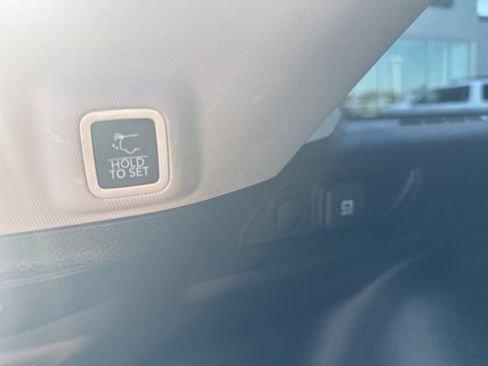 Used 2023 Jeep Grand Cherokee Limited w/ Luxury Tech Group II image 14