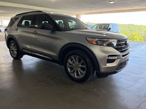 Used 2023 Ford Explorer XLT w/ Equipment Group 202A image 5