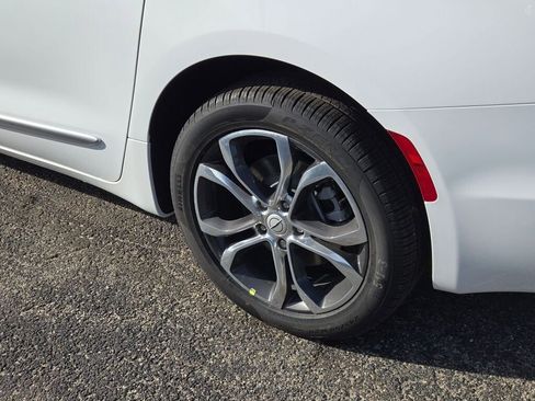 New 2026 Chrysler Pacifica Pinnacle w/ Trailer Tow Group image 15