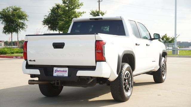 Used 2024 Toyota Tacoma TRD Off-Road AWD/4WD image 9