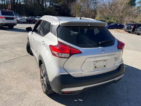 Used 2019 Nissan Kicks SR w/ SR Premium Package image 8