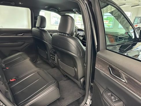 Used 2024 Jeep Grand Cherokee Limited w/ Black Appearance Package AWD/4WD image 31