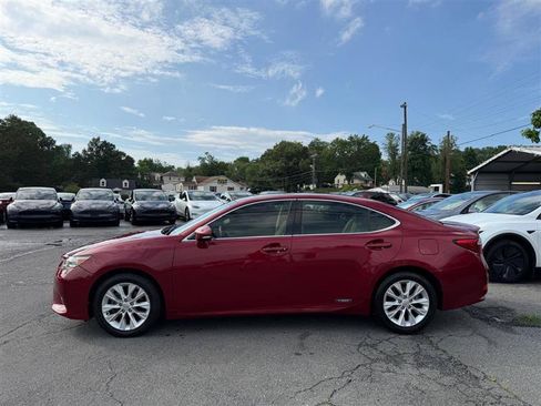 Used 2013 Lexus ES 300h w/ Luxury Pkg FWD image 2