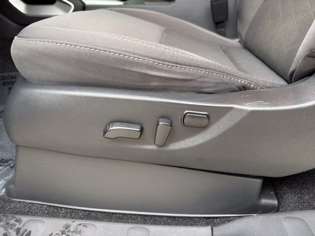 Used 2025 Nissan Frontier SV RWD image 13