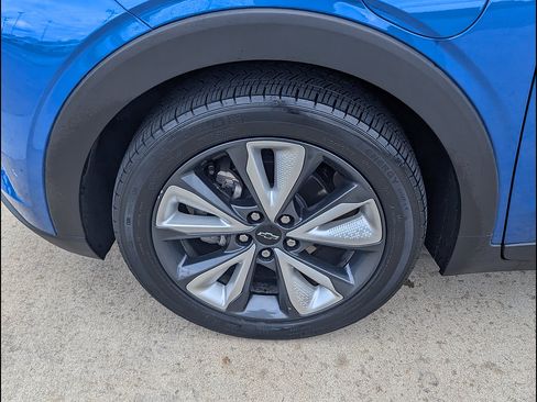 Used 2022 Chevrolet Bolt EUV LT w/ Convenience Package FWD image 15