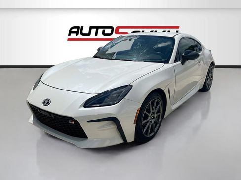Used 2022 Toyota GR86 RWD image 3