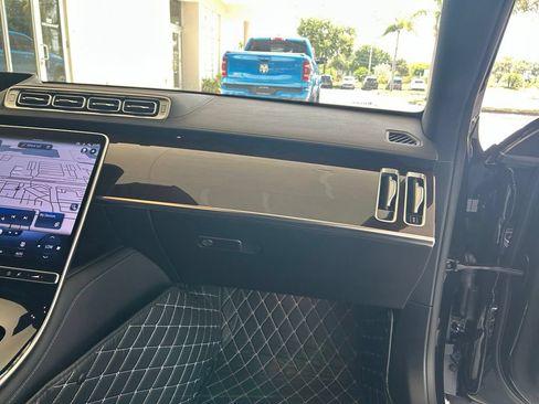 Used 2022 Mercedes-Benz S 580 4MATIC Sedan w/ Rear Seat Package image 24