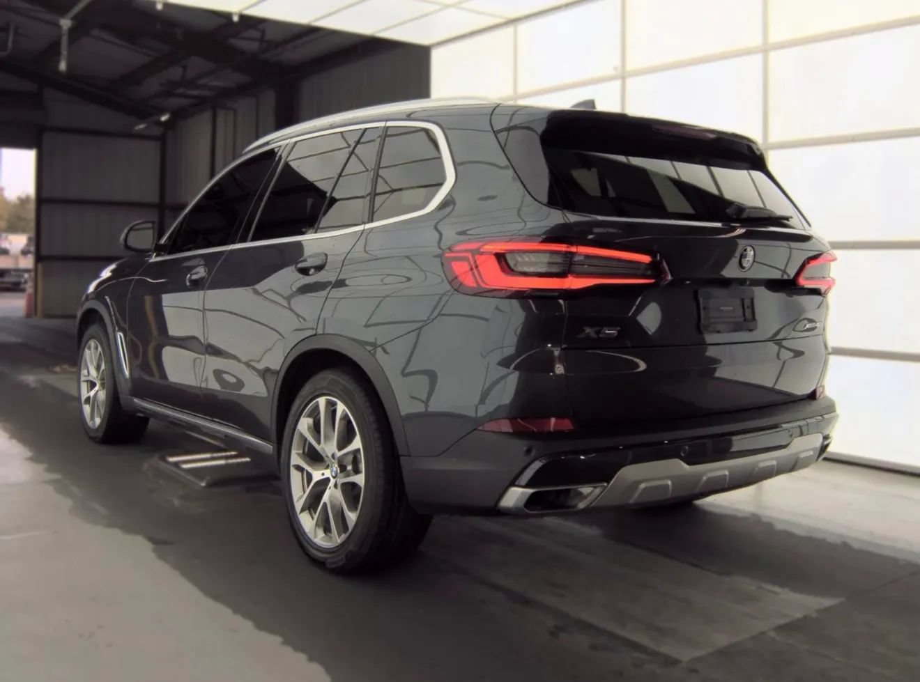 Used 2020 BMW X5 xDrive40i w/ Premium Package AWD/4WD image 2