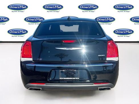 Used 2020 Chrysler 300 Limited image 7