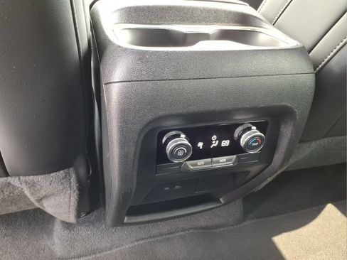 Used 2025 Buick Enclave Preferred AWD/4WD image 8