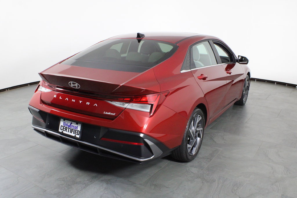 Certified 2024 Hyundai Elantra Limited FWD image 4