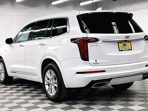 Used 2024 Cadillac XT6 Luxury image 2
