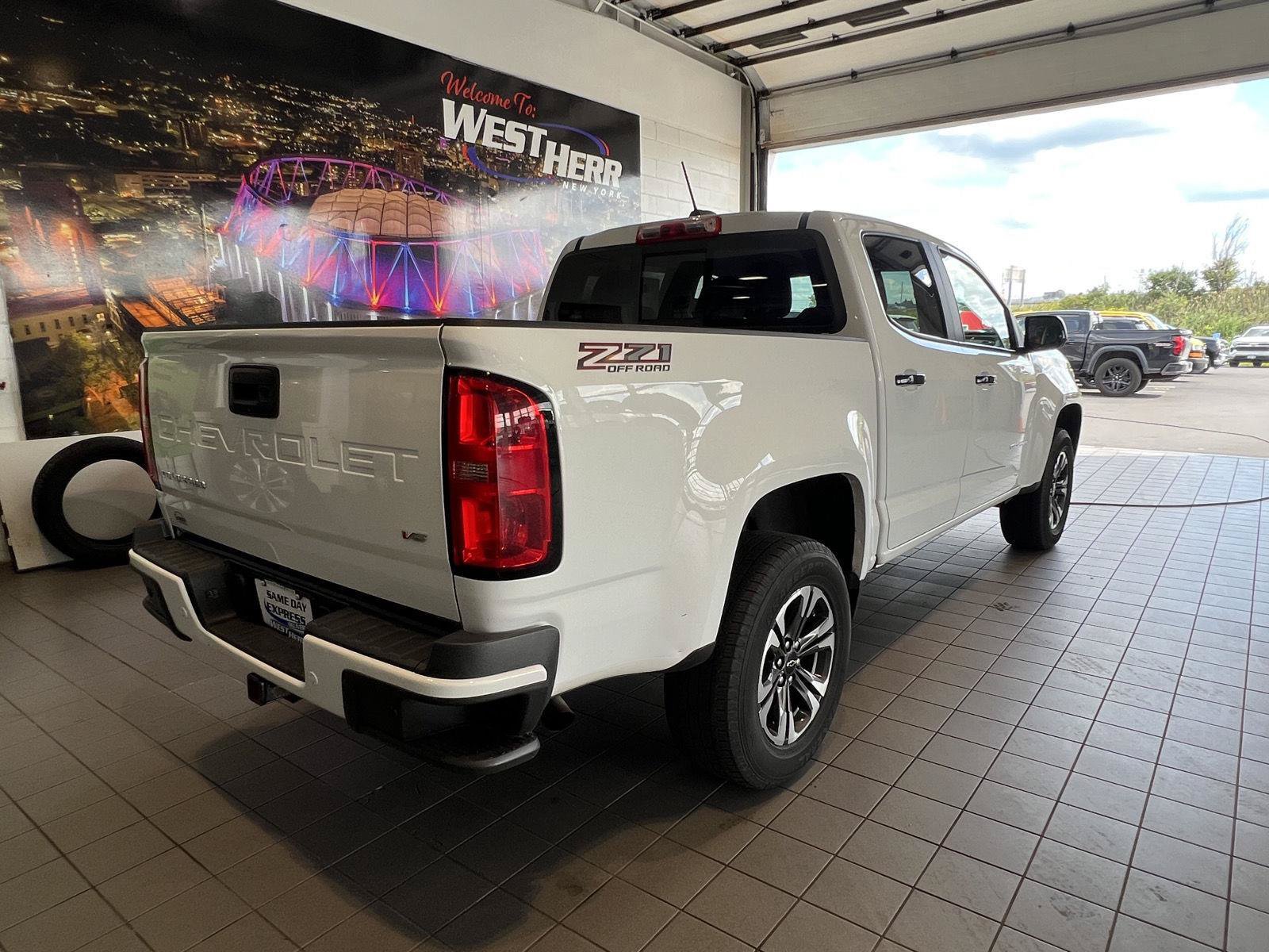 Used 2022 Chevrolet Colorado Z71 AWD/4WD image 7