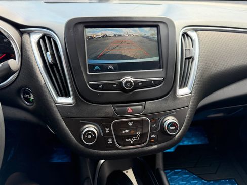 Used 2018 Chevrolet Malibu LT image 13