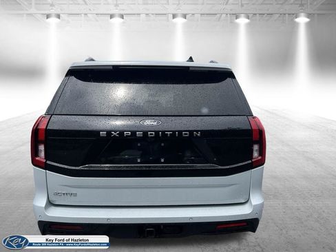 Used 2025 Ford Expedition Active AWD/4WD image 11