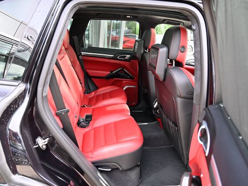 Used 2016 Porsche Cayenne Turbo S AWD/4WD image 53