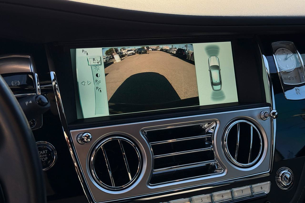 Used 2016 Rolls-Royce Ghost RWD image 17