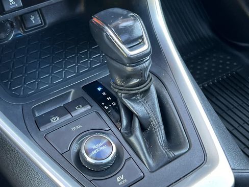 Used 2020 Toyota RAV4 XSE w/ XSE Grade Weather Package AWD/4WD image 23