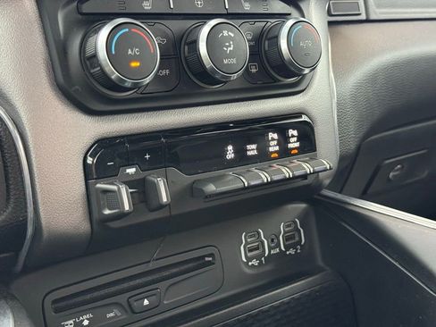 Used 2019 RAM 1500 Big Horn image 30