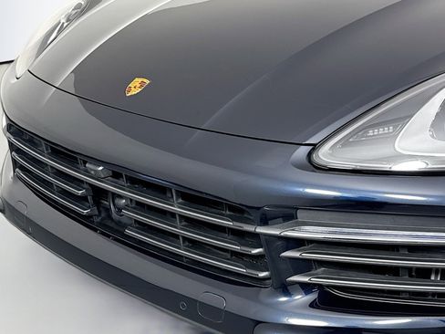 Used 2023 Porsche Cayenne Platinum Edition AWD/4WD image 12