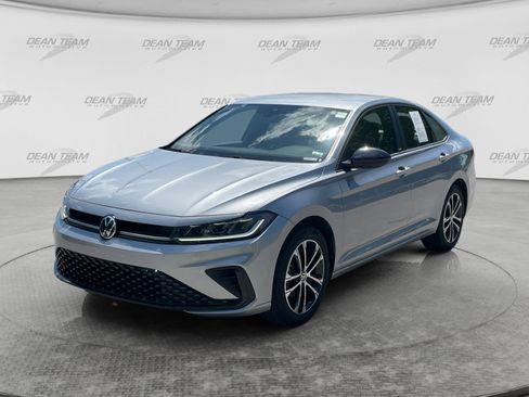 Used 2025 Volkswagen Jetta Sport FWD image 3