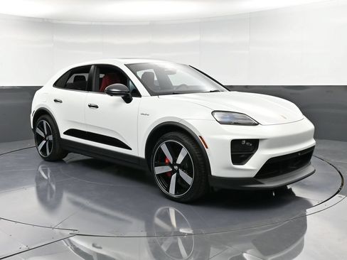 Certified 2025 Porsche Macan 4S Electric AWD/4WD image 10