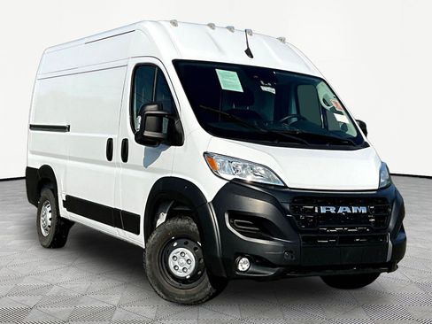 Used 2023 RAM ProMaster 2500 w/ Driver Convenience Group FWD image 3