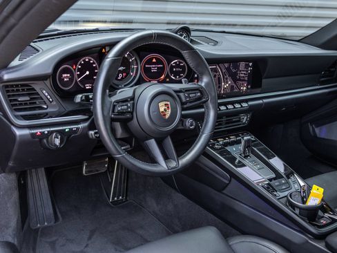 Used 2023 Porsche 911 Carrera image 4