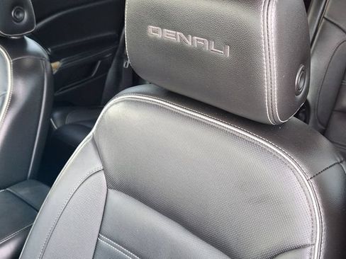 Used 2019 GMC Acadia Denali w/ Technology Package AWD/4WD image 17