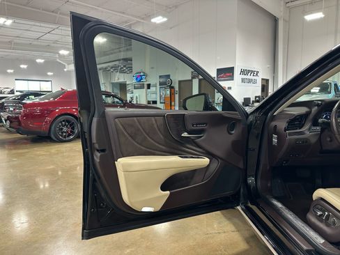 Used 2020 Lexus LS 500 w/ Interior Upgrade Package image 11