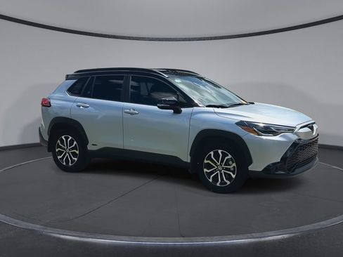 Used 2024 Toyota Corolla Cross AWD Hybrid w/ Moonroof Package image 2