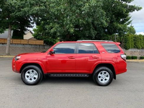 Used 2021 Toyota 4Runner SR5 AWD/4WD image 2