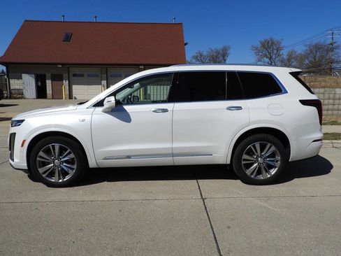 Used 2022 Cadillac XT6 Premium Luxury w/ Technology Package image 6