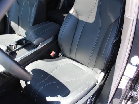 Used 2025 Acura RDX SH-AWD image 3