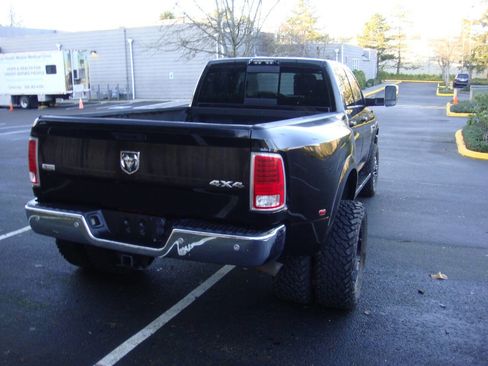 Used 2018 RAM 3500 Laramie w/ Convenience Group image 9