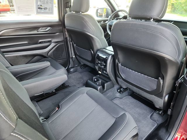 Used 2025 Jeep Grand Cherokee L Laredo w/ Luxury Tech Group I AWD/4WD image 30