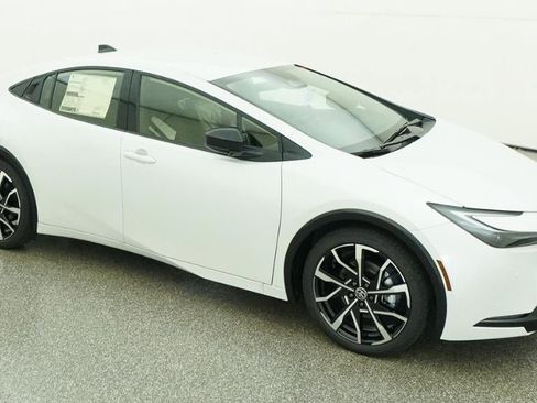 New 2026 Toyota Prius Plug-In Hybrid FWD image 12