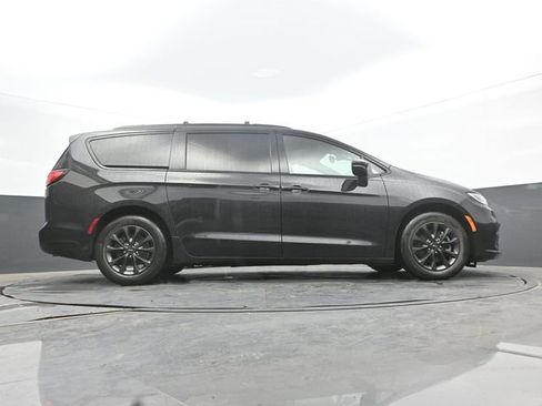 Used 2021 Chrysler Pacifica Touring-L w/ Uconnect Theater Family Group image 54