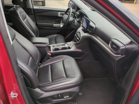 Used 2020 Ford Explorer XLT w/ Equipment Group 202A image 18
