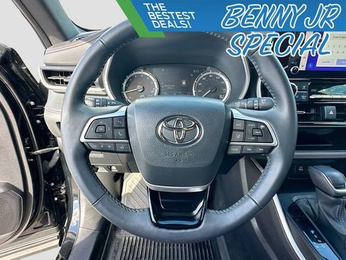 Used 2024 Toyota Highlander XSE image 11