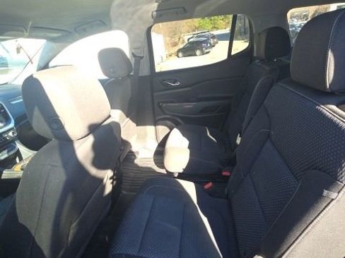 Used 2022 GMC Acadia SLE w/ LPO, Floor Liner Package AWD/4WD image 8