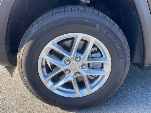 Certified 2025 Jeep Grand Cherokee L Laredo w/ Luxury Tech Group I image 9