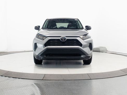Used 2022 Toyota RAV4 LE AWD/4WD image 2