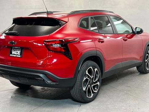 New 2026 Chevrolet Trax RS w/ Sunroof Package FWD image 6