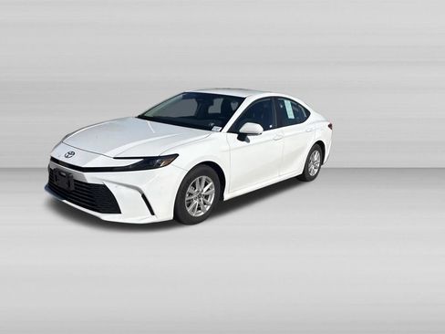 Used 2026 Toyota Camry LE FWD image 9