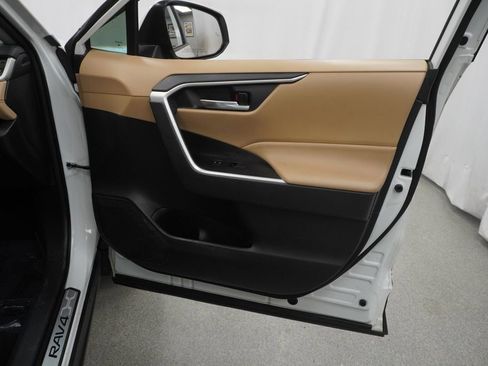 Used 2022 Toyota RAV4 XLE Premium image 48